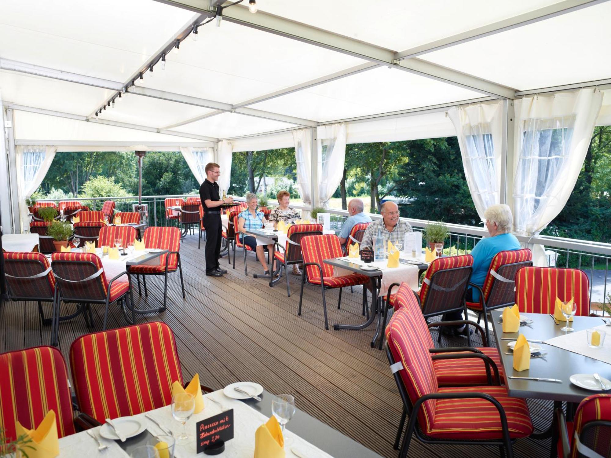 Hotel Restaurant Luedenbach Оверат Экстерьер фото